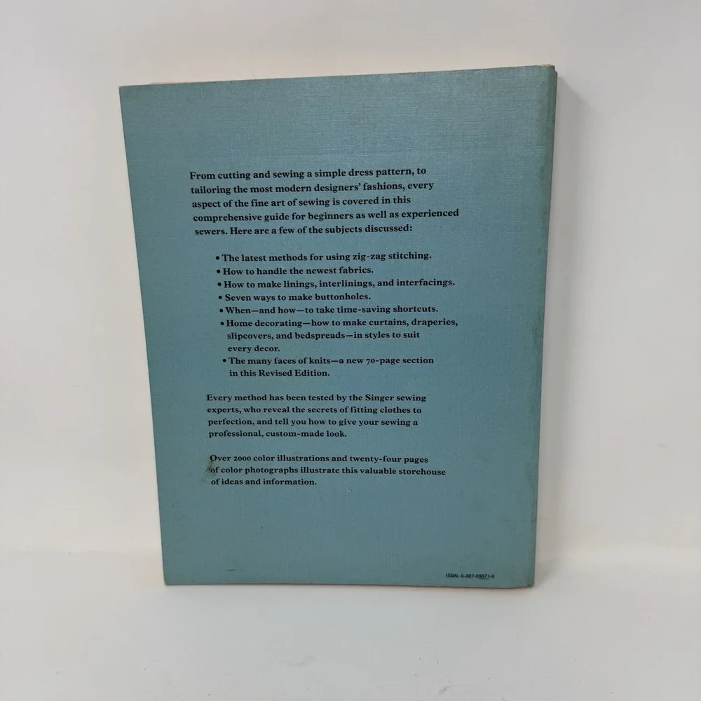 Singer Sewing Book: The Complete Guide To Sewing 1972 Revised Edition